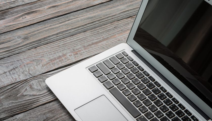 un ordinateur portable mac