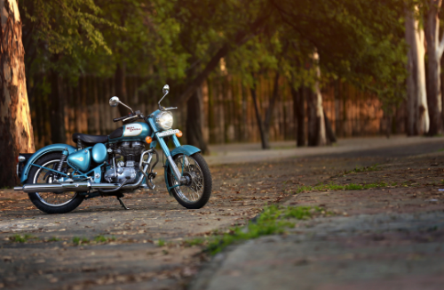 une moto custum