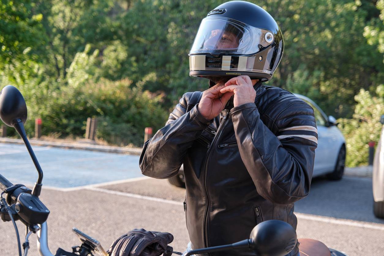 casque moto équipement protection motard conduite